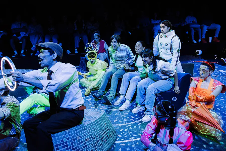 Mari&aacute;n Guzm&aacute;n durante la obra Mam&aacute; se fue a la luna, puesta en escena de la Compa&ntilde;&iacute;a de Teatro del Tec CCM.