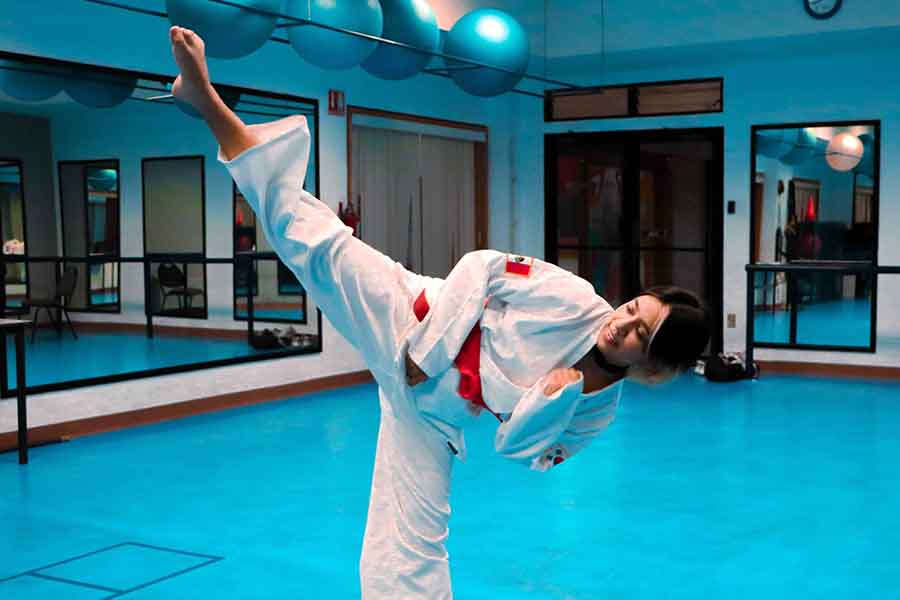 Mariana Aguilar demostrando sus habilidades en el Campeonato Nacional de Tang Soo Do.