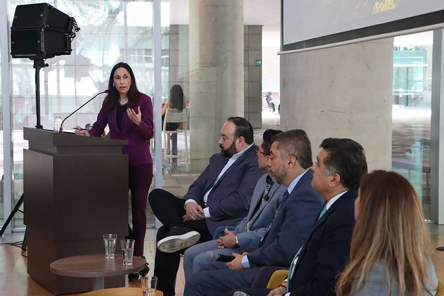 Profesora Mariana Rangel en evento sobre T-MEC.