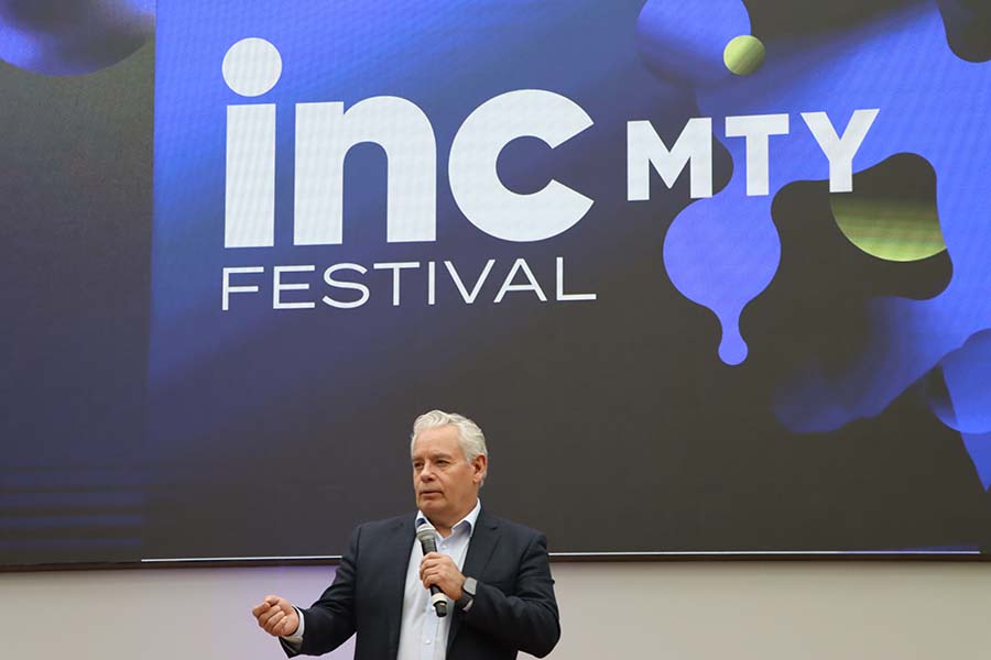 Mario Adri&aacute;n Flores, vicepresidente Monterrey y director general del campus Monterrey, en conferencia de INCmty.