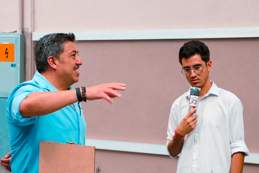 Profesor Mauricio Flores en la Feria Nacional de la Construcción 2024 compartiendo sobre realidad virtual en arquitectura