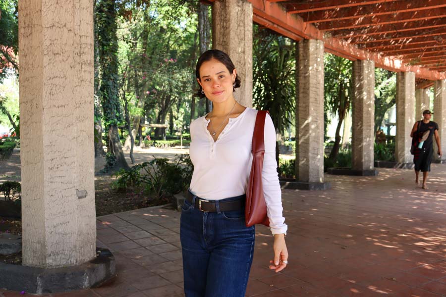 Mexicana transforma piel de nopal en moda sostenible