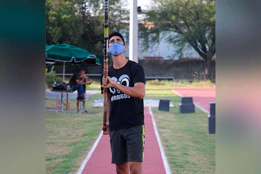 Como atleta de Borregos, Miguel obtuvo una medalla de oro en decatlón, en la Universiada Nacional 2021.