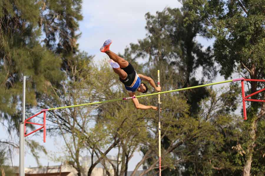 Miguel Ramírez es un atleta de Borregos que participa en las pruebas de decatlón.