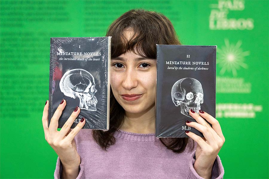 escritora mexicana Montserrat Benavides 