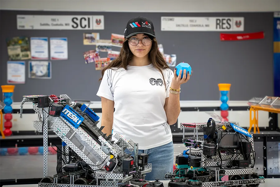 Mujer presidenta de club de rob&oacute;tica.