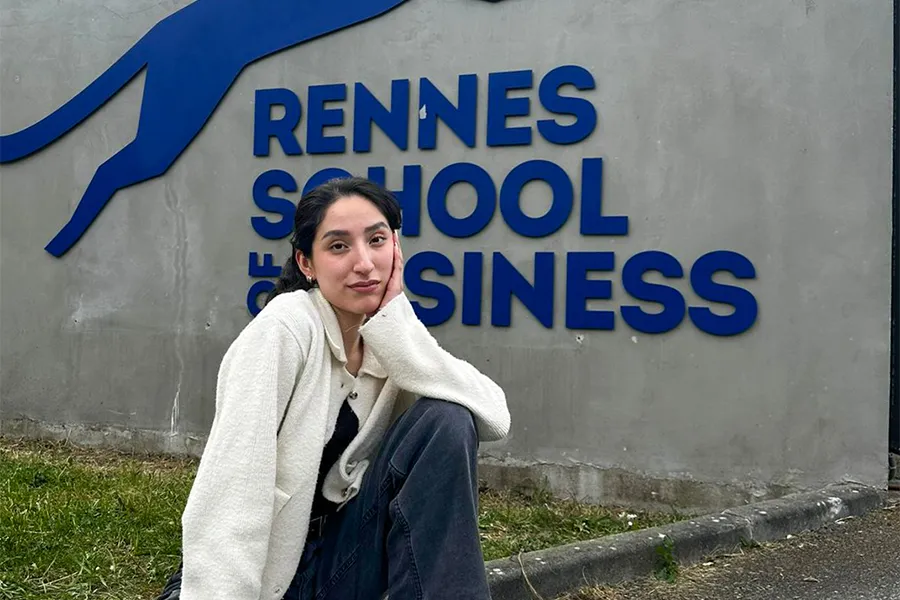 Mujer estudiante de intercambio.