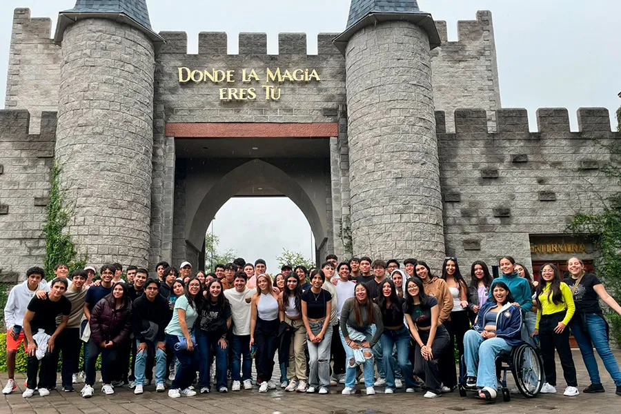 Estudiantes de Tec CEM en Mundo Imáyina.