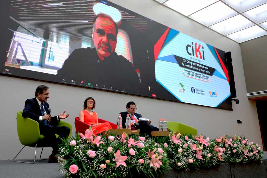 Durante la presentación del informe también se realizó un panel con 3 representantes de universidades elegidas para aparecer en el documento.