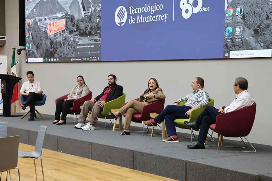 En el panel de dicusión sobre innovación educativa participaron líderes de universidades de Perú, Colombia, Ecuador y México.