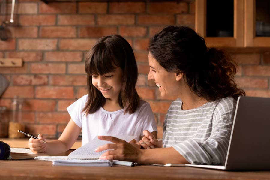 Los panelistas coincidieron en que también es relevante tomar en cuenta la salud mental de los estudiantes y profesores, pero también de madres y padres de familia.