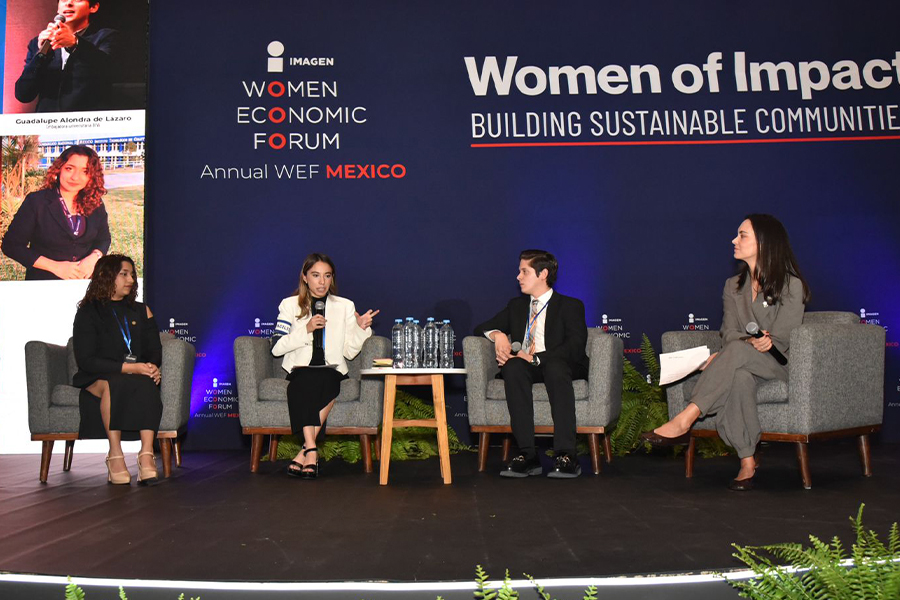 Participantes del foro Youth Voices in the Fight for Equality del Women Economic Forum en Ciudad de M&eacute;xico.