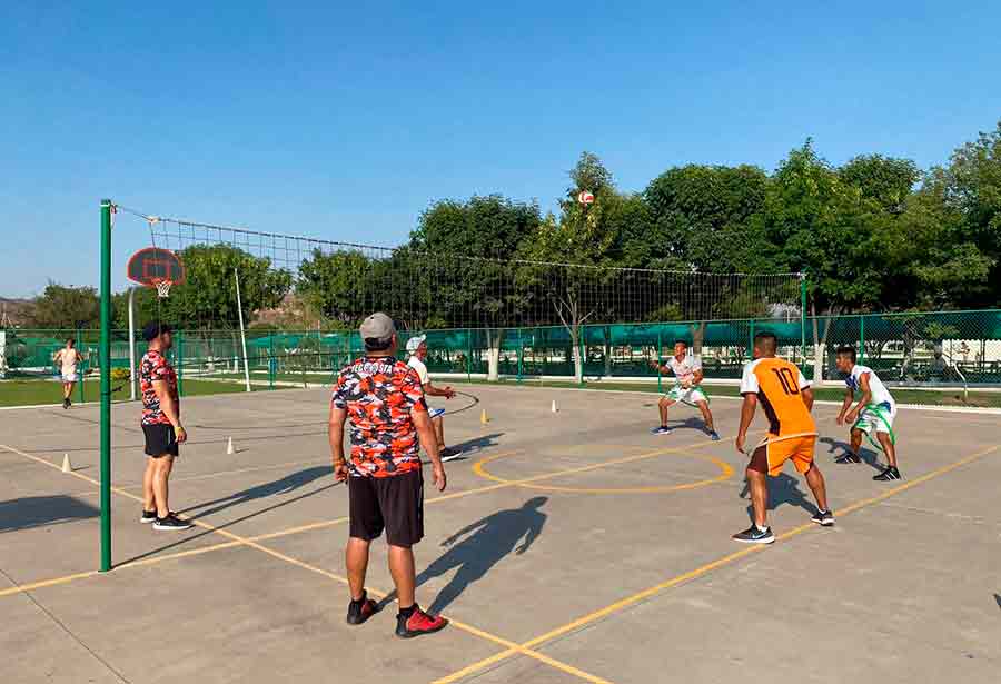 Labor social en penal de Puente Grande, realizado por entrenadores deportivos de PrepaTec Santa Anita. 