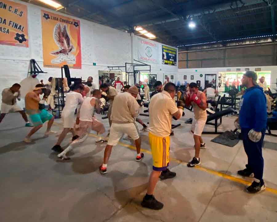 Labor social en penal de Puente Grande, realizado por entrenadores deportivos de PrepaTec Santa Anita. 