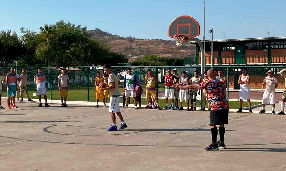 Labor social en penal de Puente Grande, realizado por entrenadores deportivos de PrepaTec Santa Anita. 