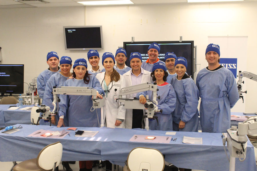 Participantes del curso de alta especialidad en medicina periodontal.