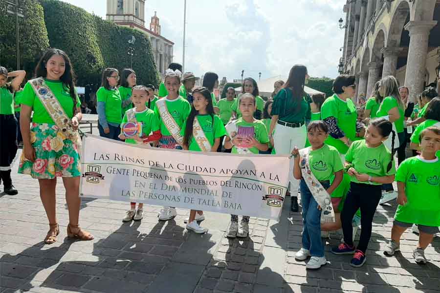 Miembros de la asociación participando en caminata para recaudar fondos