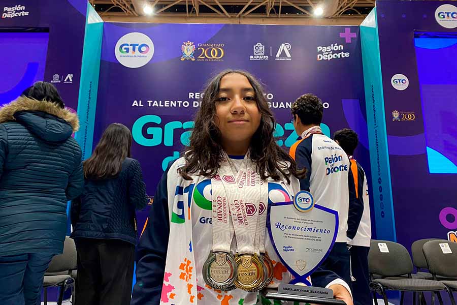 María, prima de Ángeles, con sus 5 medallas ganadas en los Paranacionales 2023