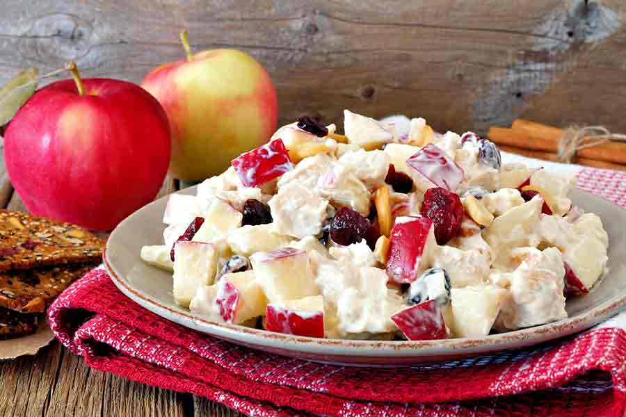 La ensalada de manzana es de los postres navideños más típicos de México