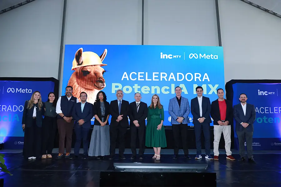 Autoridades del Tec de Monterrey y Meta durante el lanzamiento de la Aceleradora PotencIA MX en la Tech Week 2025.
