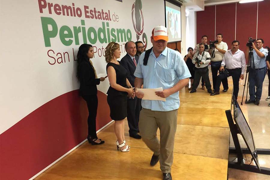 El egresado de PrepaTec recibe Premio Estatal de Periodismo