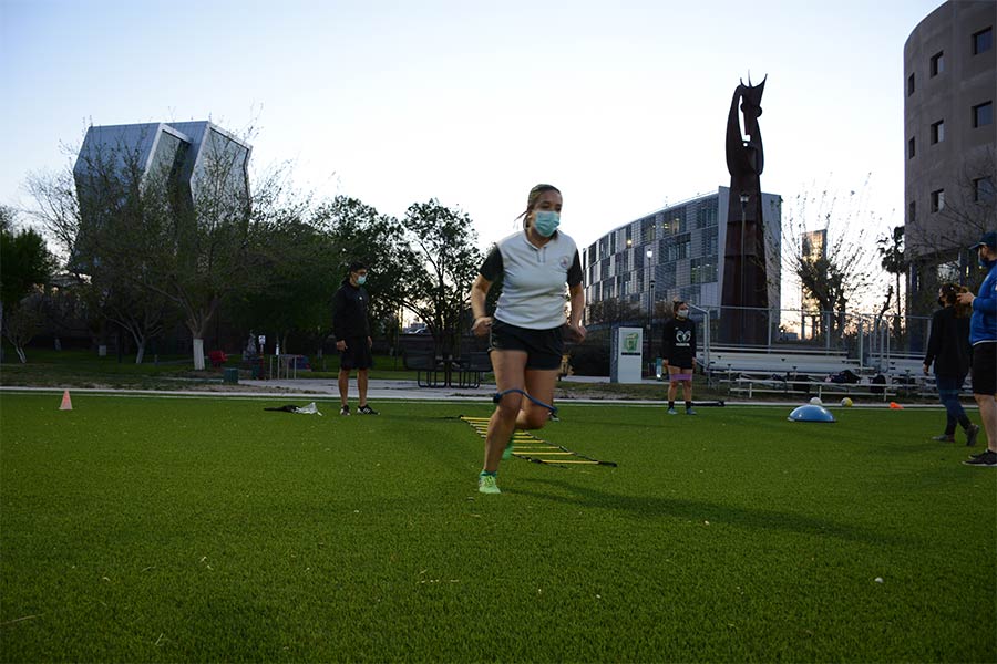 Entrenamiento equipo  femenil de futbol   Tec campus Chihuahua