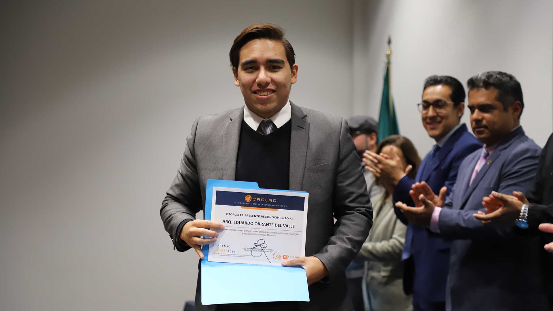 Exalumno el Tec gana Premio Calli en Torreón