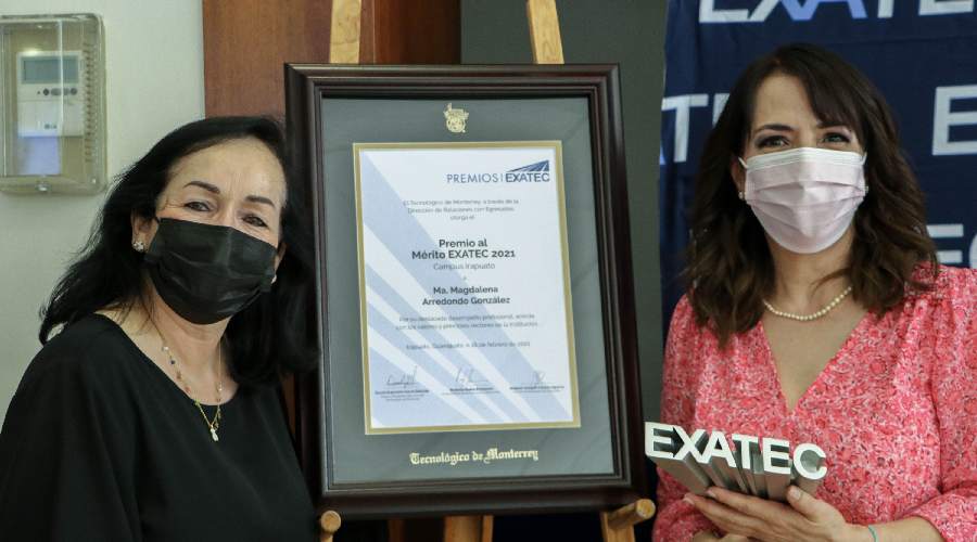 Magdalena Arredondo junto a Marcela Beltrán.