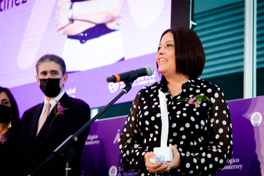 La profesora de la Escuela de Ingeniería y Ciencias del Tec recibió el Premio Mujer Tec.