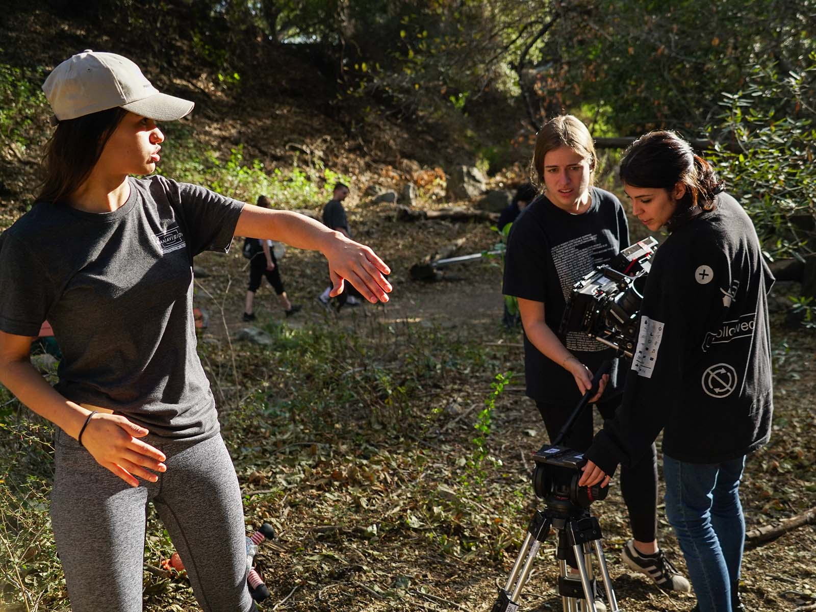 La productora trabajando en el set