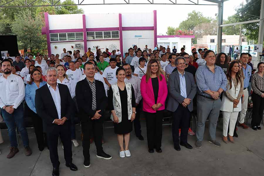 Directivos y comunidad de la Campana-Altamira en la presentación de la iniciativa "En esta banda tocamos rodos".