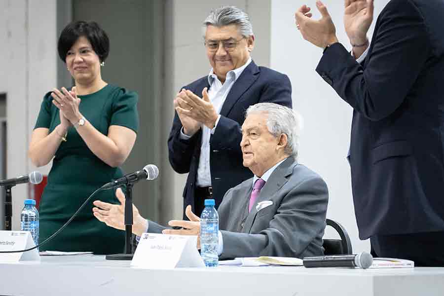 Roberto Servitje, ex presidente del consejo de administración de Grupo Bimbo presentó su libro