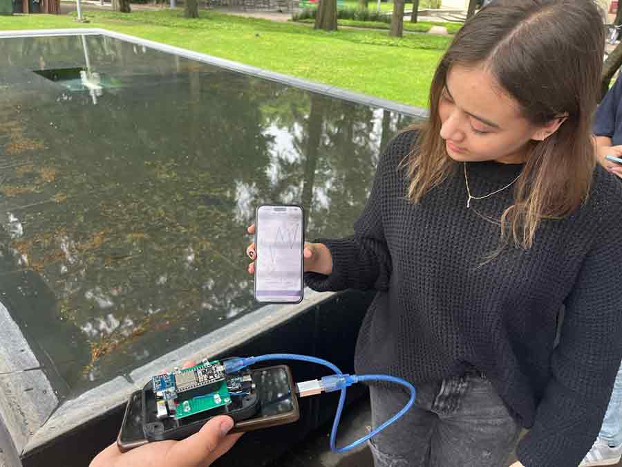 Princeton alumna presenta paper en congreso.