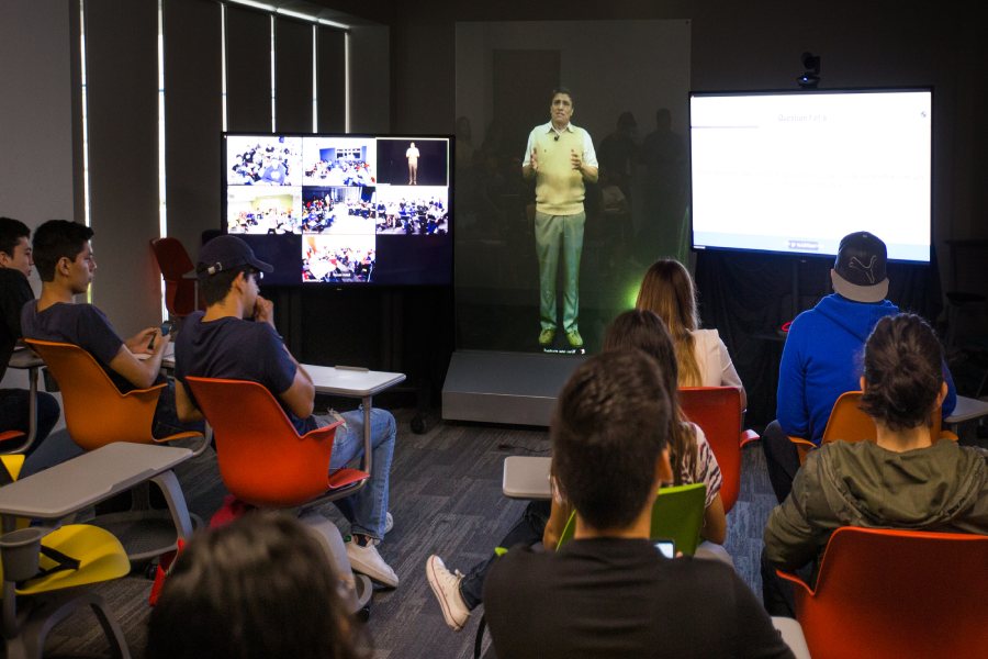 Profesor holograma en el Tec de Monterrey