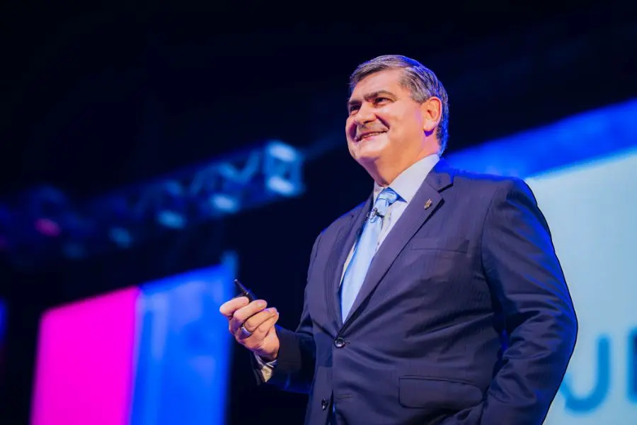 David Garza en ceremonia