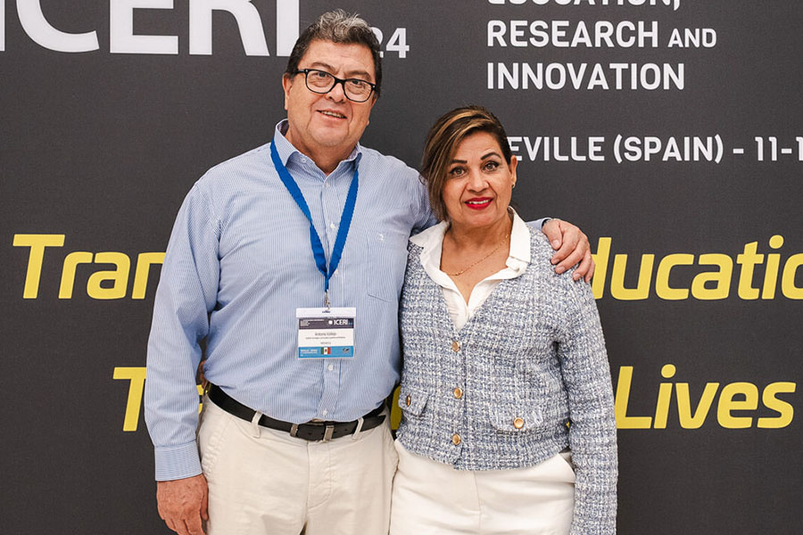 Profesor y profesora presentes para presentar investigación en ICERI 2024