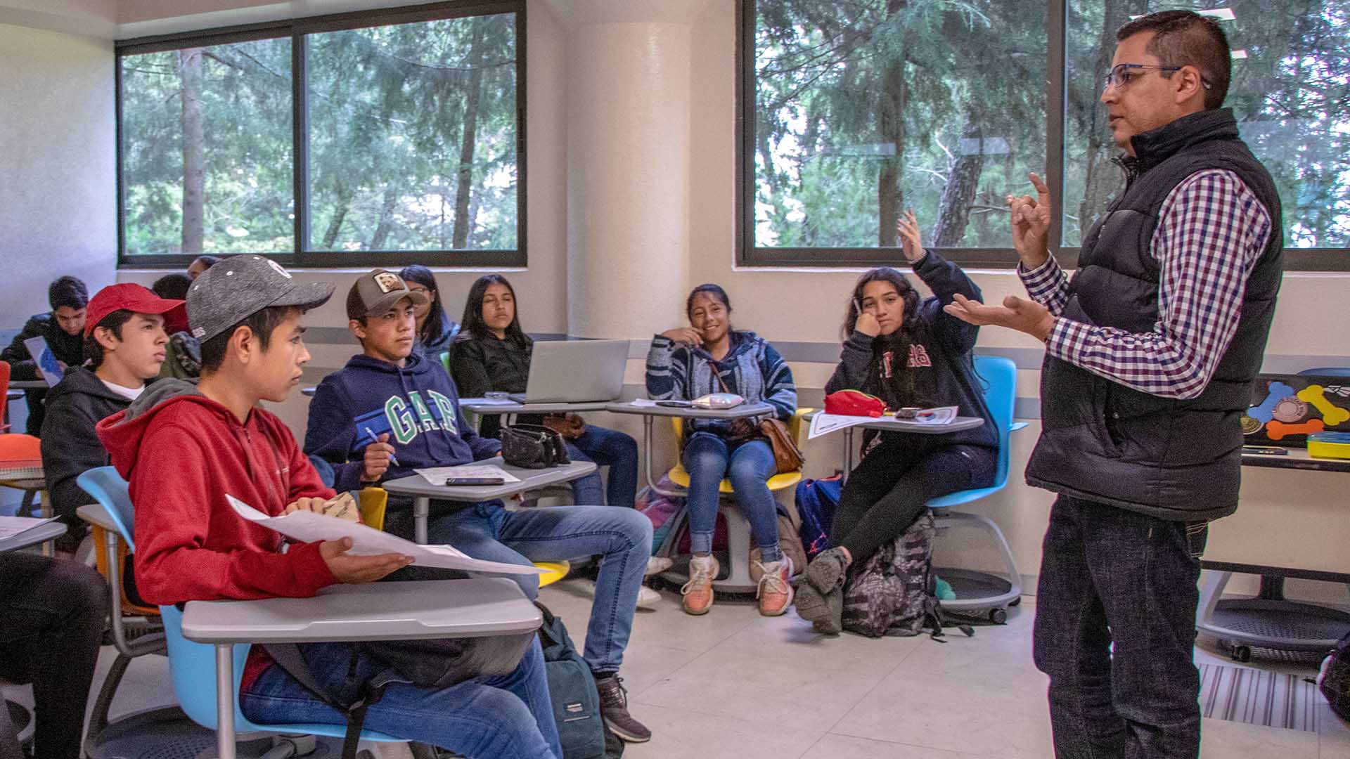 Expanden conocimiento: escriben profesores Tec libro para SEP