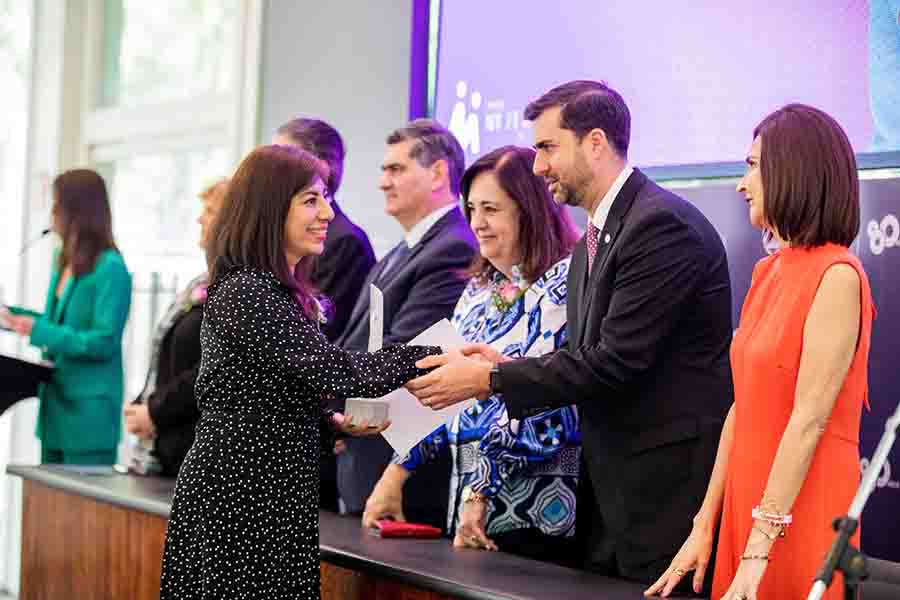 Profesora tec queretaro ganadora premio mujer Tec en Ciencia