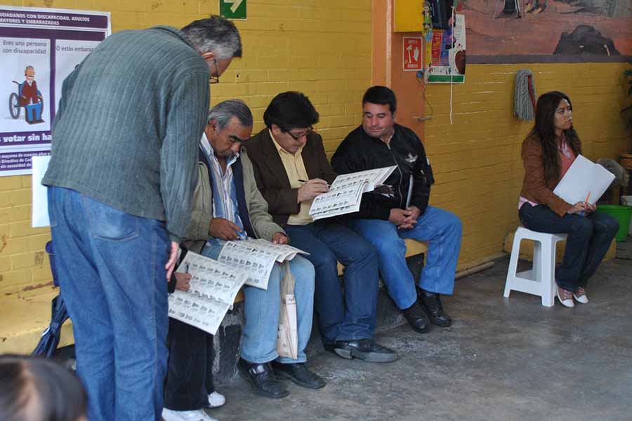 Comparte profesora su experiencia en comité de Elecciones 2021