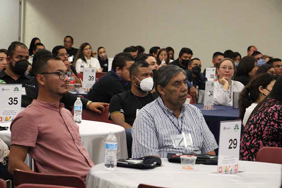 Profesores de Telebachillerato comunitario asistieron a la reunión.