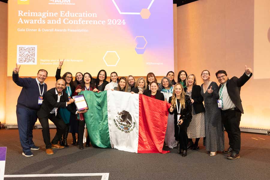 Profesores del Tec campus Querétaro reciben plata en el "Oscar" de la educación