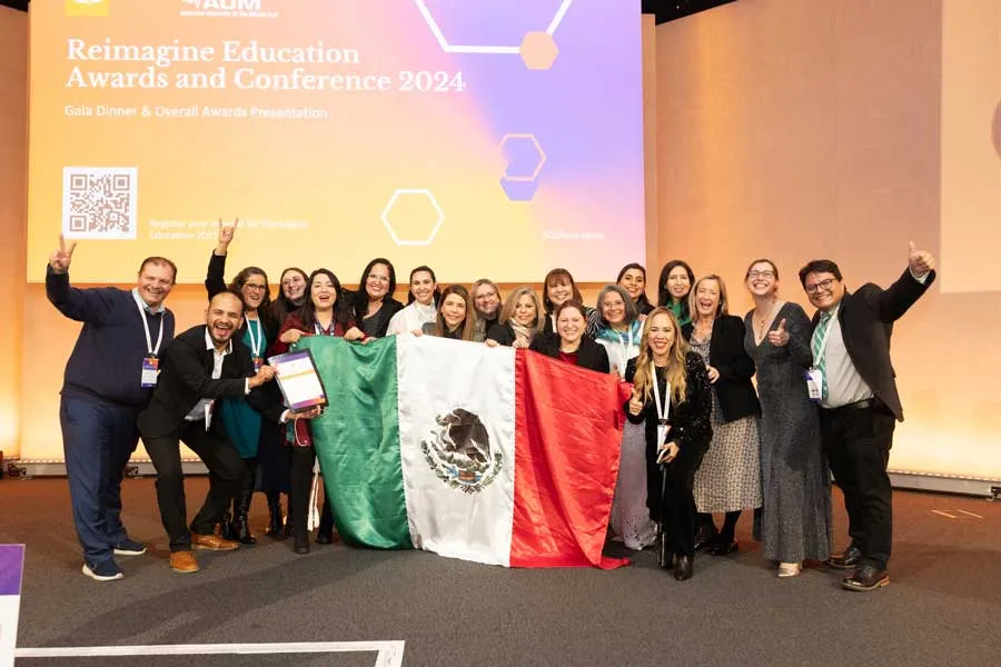 Profesores del Tec campus Querétaro reciben plata en el "Oscar" de la educación