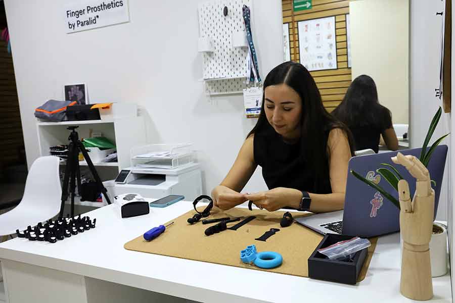 Prótesis de mano creadas en emprendimiento de EXATEC del Tec Guadalajara.