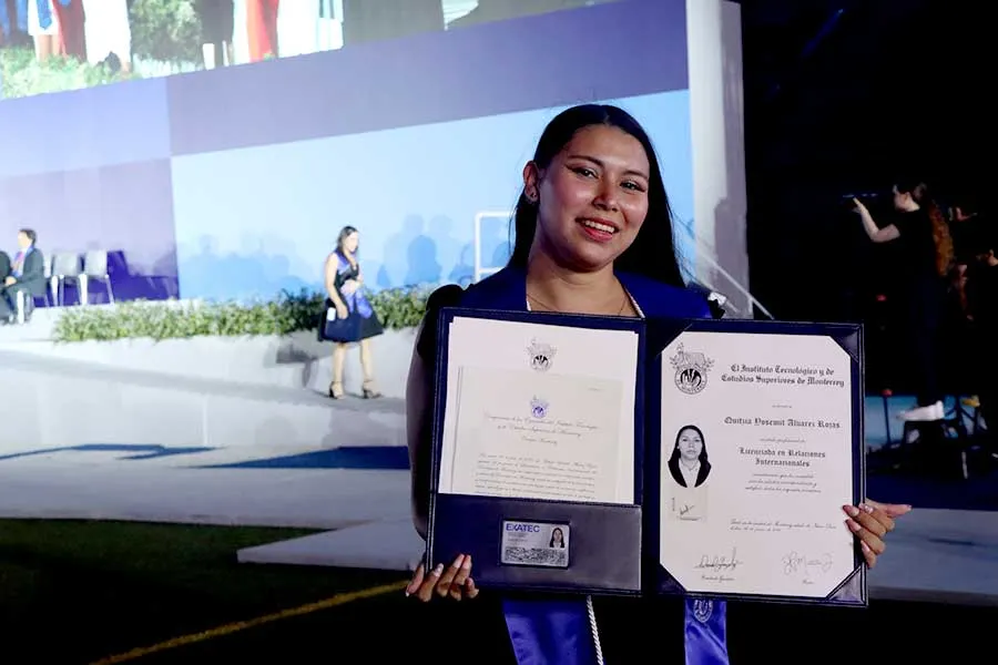 Quitzia Álvarez, impulsa lectura.