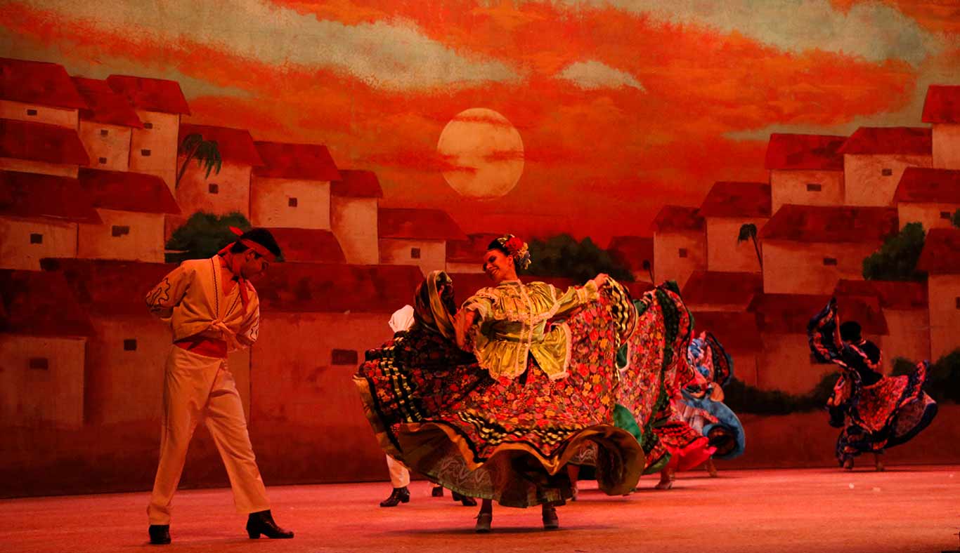 La Gala Folklórica se presenta en el Auditorio Luis Elizondo