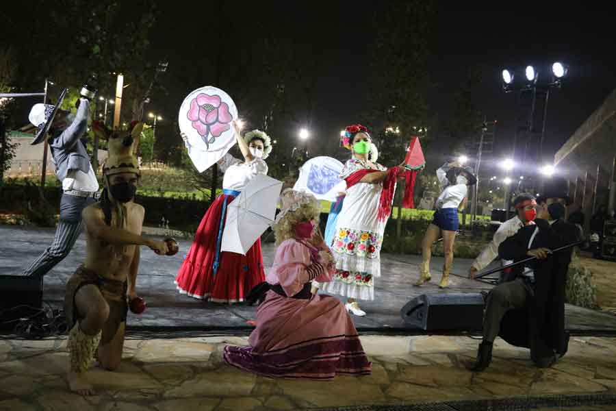 Raíces durante la presentación del espectáculo "La Lotería".