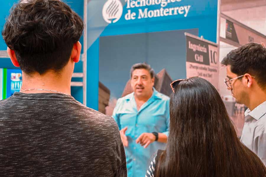 Presentación sobre realidad virtual en arquitectura en la Feria Nacional de la Construcción 2024