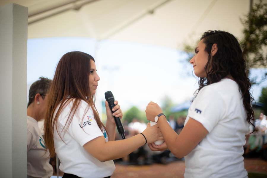 Angélica Figueroa recibiendo la estafeta de Punto Blanco