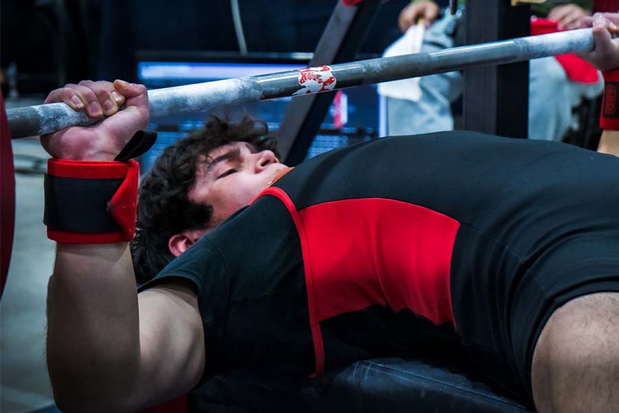 Demián Moreno, Alumno de PrepaTec Esmeralda que rompió 2 récords nacionales en el Campeonato Nacional de Powerlifting.