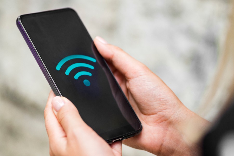 Teléfono con simbolo wifi